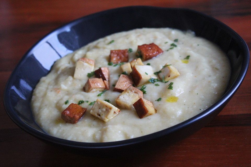 Pastinakensuppe mit Räuchertofu