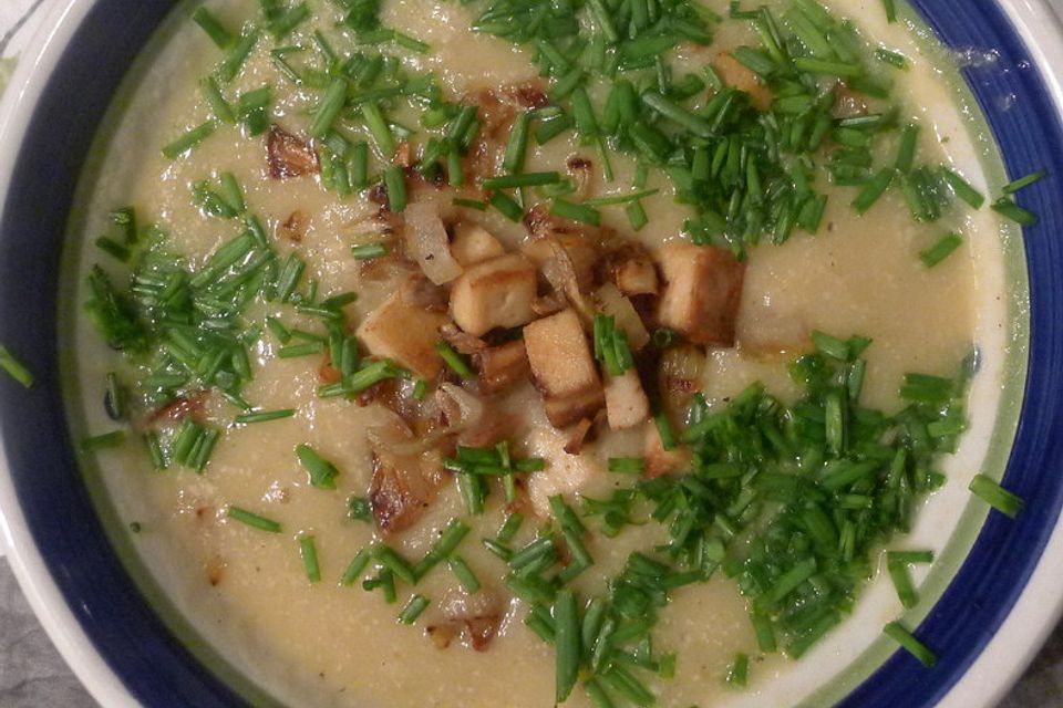 Pastinakensuppe mit Räuchertofu