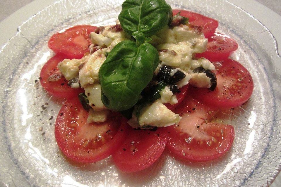 Tomaten-Carpaccio mit Mozzarella