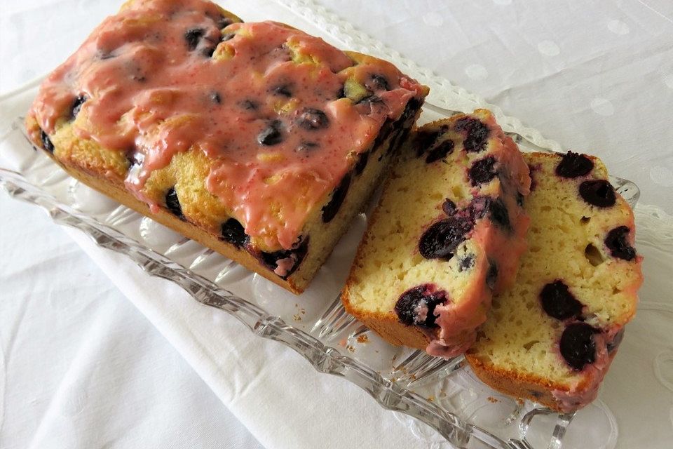 Eierlikörkuchen mit Kirschen