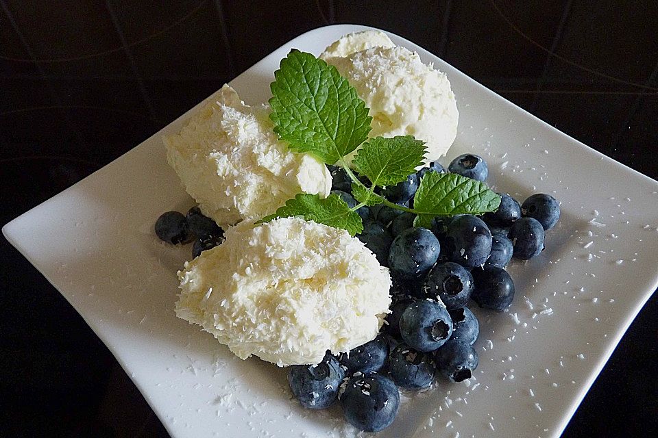 Heidelbeeren auf Vanille - Sahnecreme