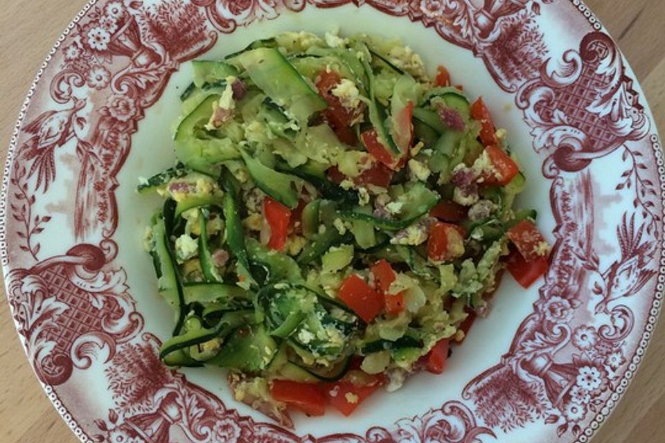 Zucchini-Bratnudeln "low carb"