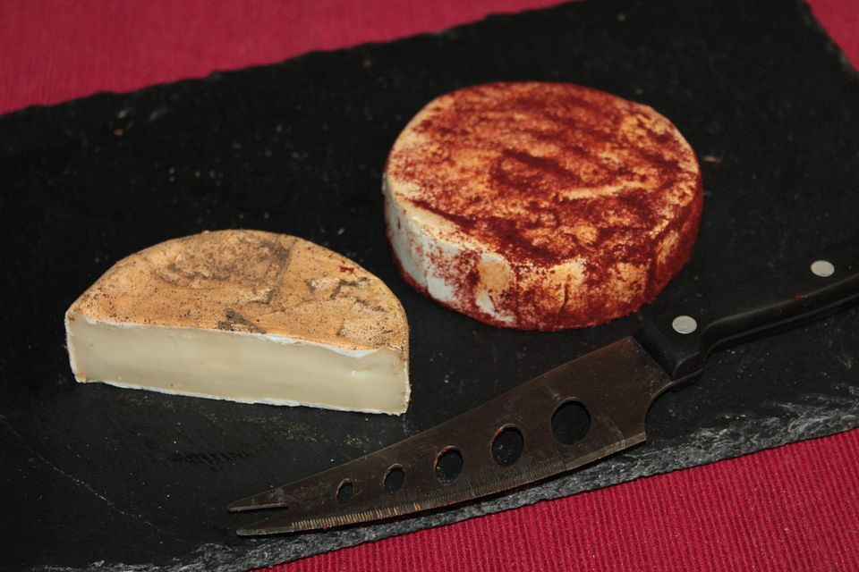 Geräucherter Pfeffer-Camembert