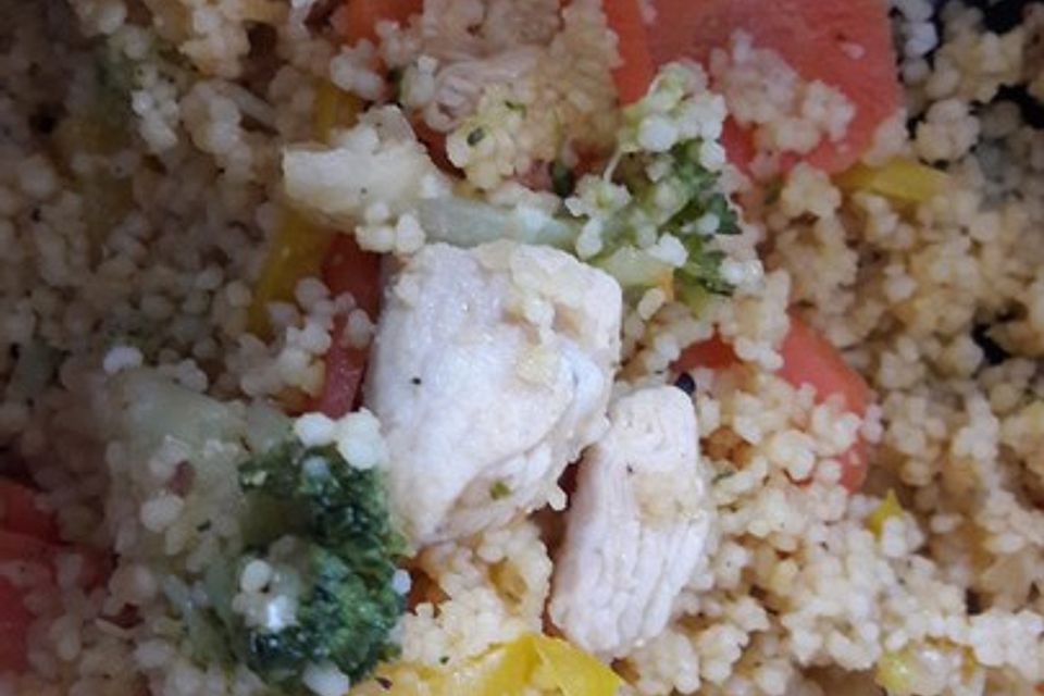 Bunter Couscous mit Hähnchenbrustfilet