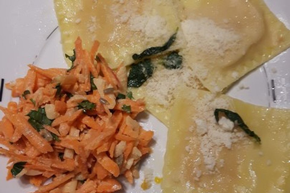 Gefüllte Ravioli mit Walnussfrischkäse