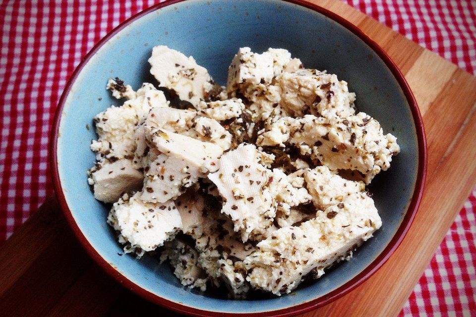 Veganer Feta aus Naturtofu