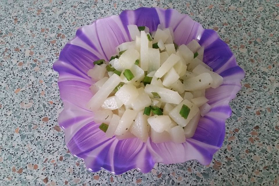 Kohlrabi-Frühlingszwiebel-Salat