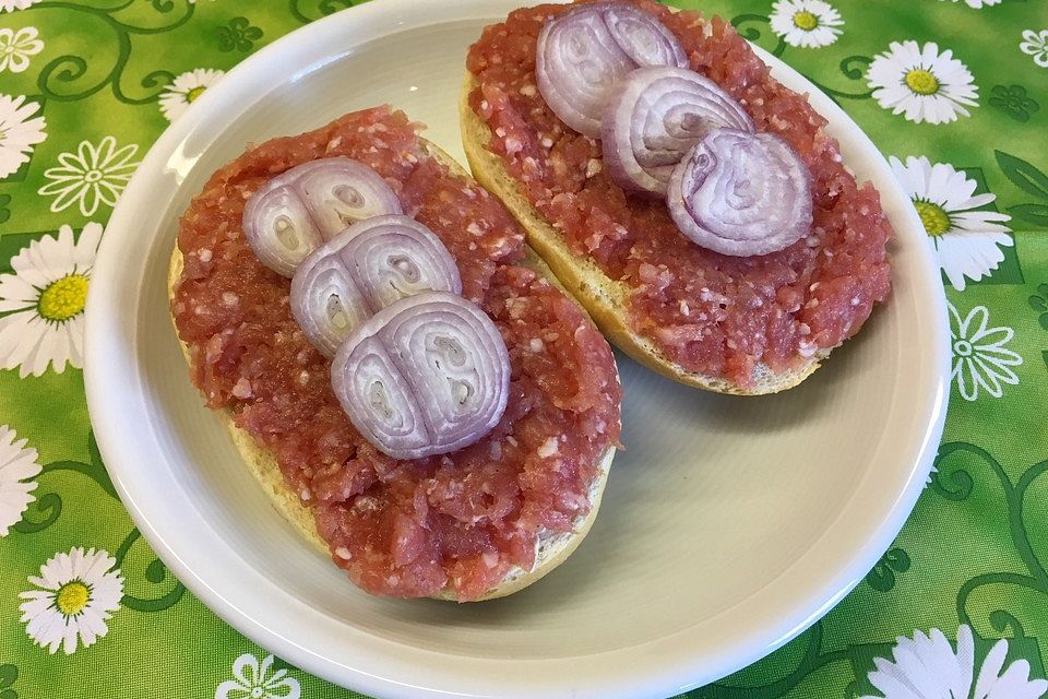 Hackepeterbrötchen