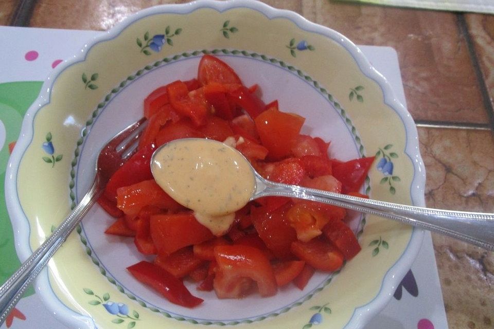 Tomatensalat mit American Dressing