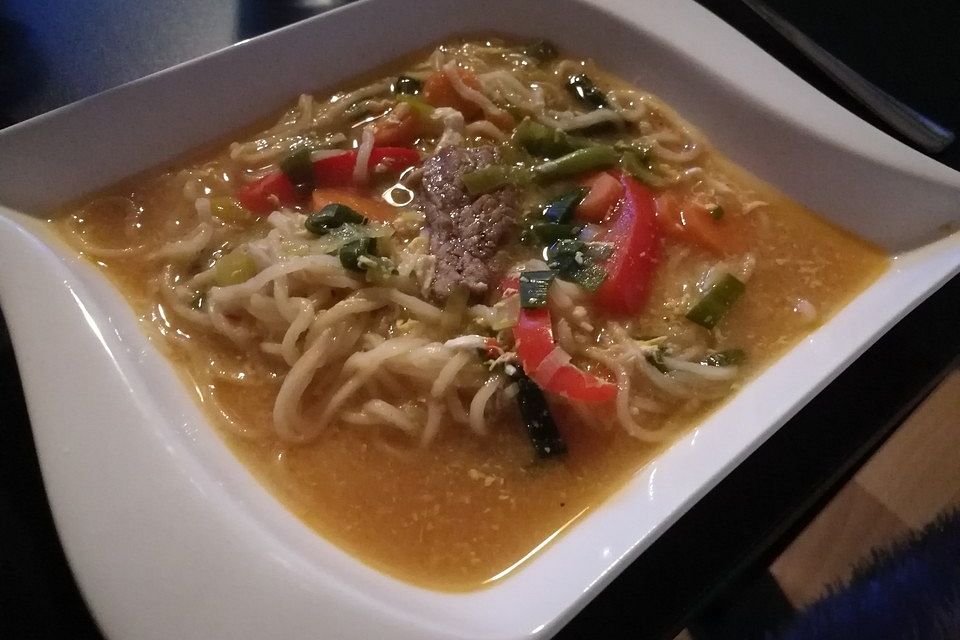 Asiatische Nudelsuppe