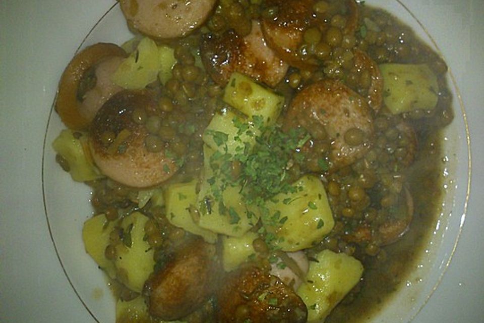 Linsensuppe mit Bockwurst