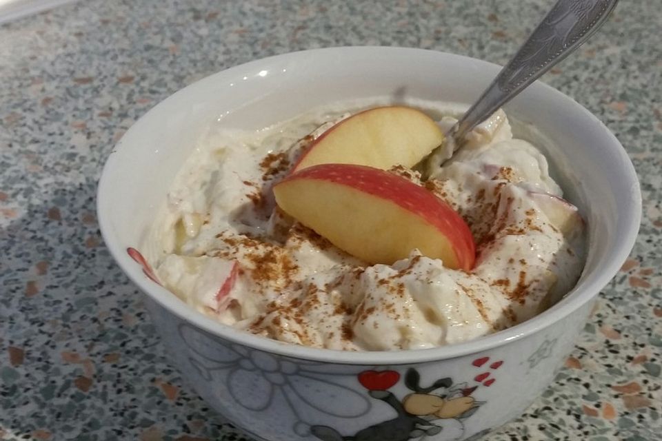 Bananenquark mit Apfelstückchen