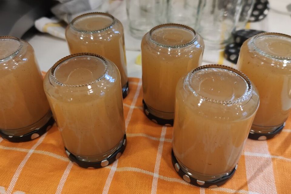 Birnenmarmelade mit Amaretto