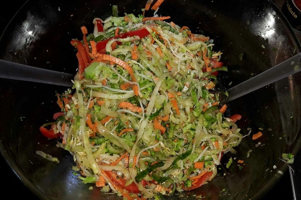 Asiatischer Rohkostsalat