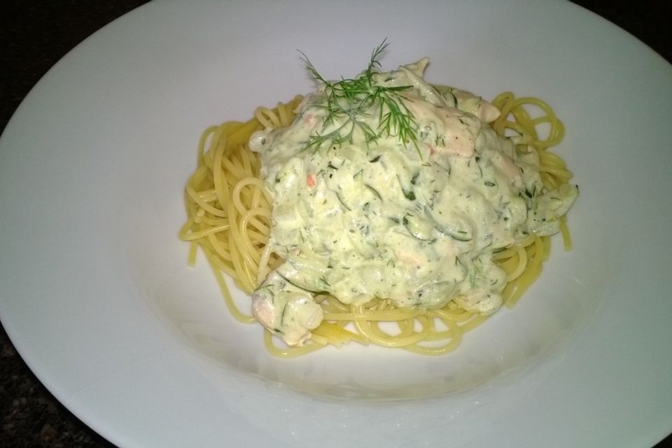 Lachsspaghetti mit Zitronensoße