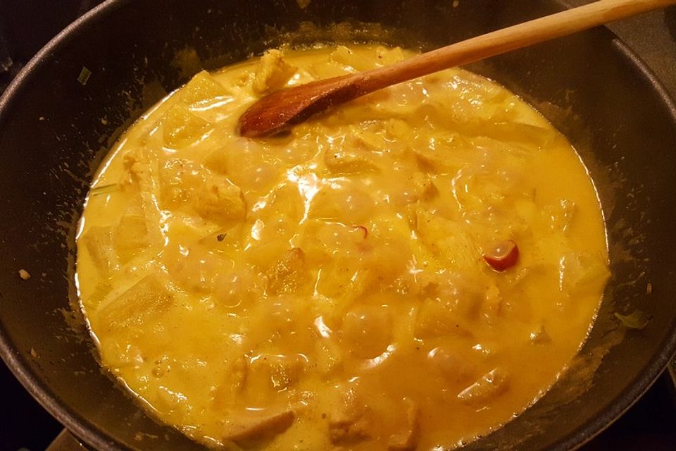 Ananascurry mit Hähnchen