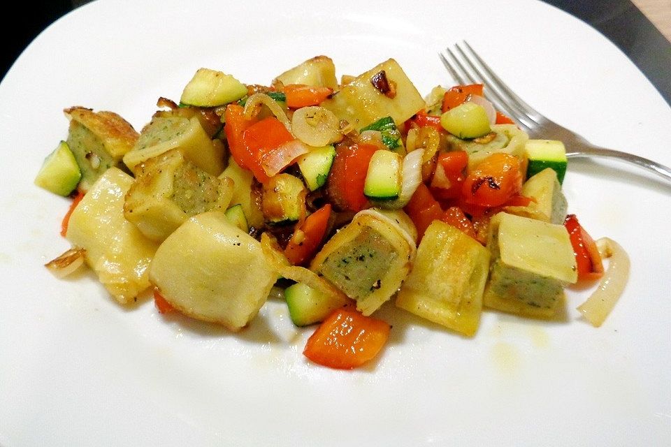 Leichte Maultaschenpfanne mit Gemüse