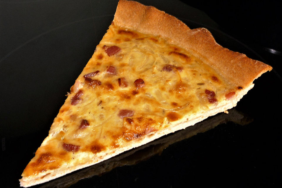 Zwiebelkuchenpizza