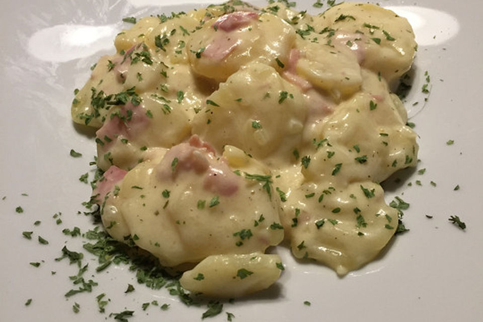 Rahmkartoffeln mit Schinkenwürfeln