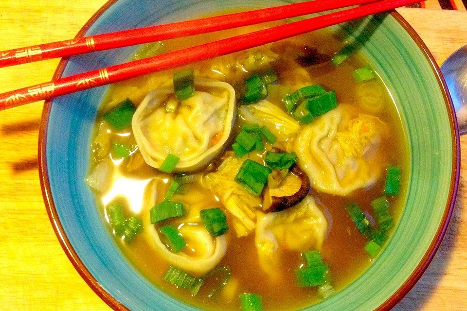 Vegane Wantan-Suppe