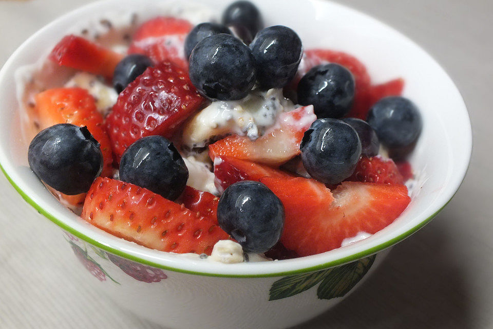 Bananenquark mit Beeren