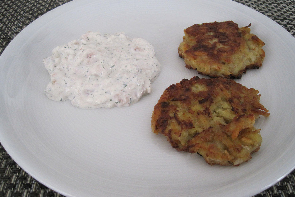 Forellenmousse mit kleinen Reibekuchen