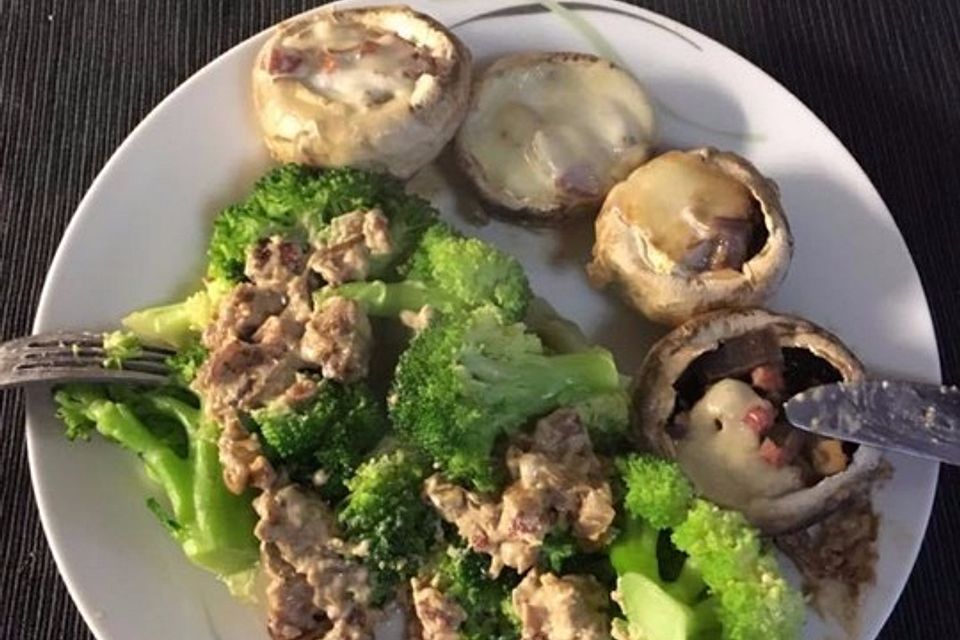 Gefüllte Champignons mit Brokkoli