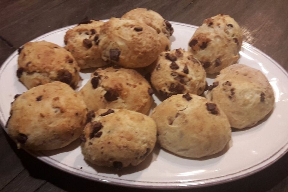 Einfache Brötchen mit Schokostückchen