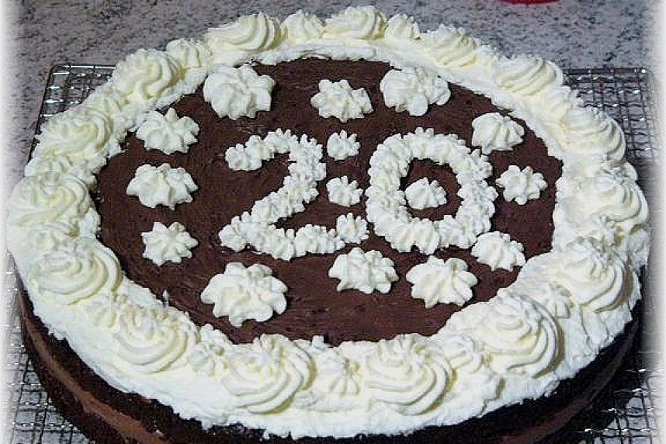 Nutellakuchen mit Sahnegarnitur