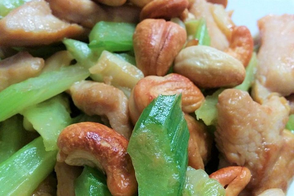 Cashew-Chicken mit Stangensellerie