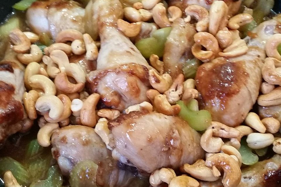 Cashew-Chicken mit Stangensellerie