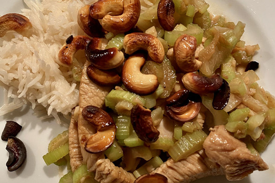 Cashew-Chicken mit Stangensellerie