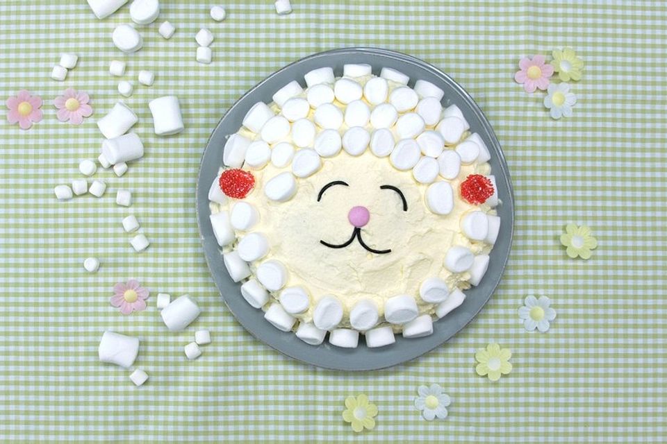 Kuchenschaf mit Marshmallows