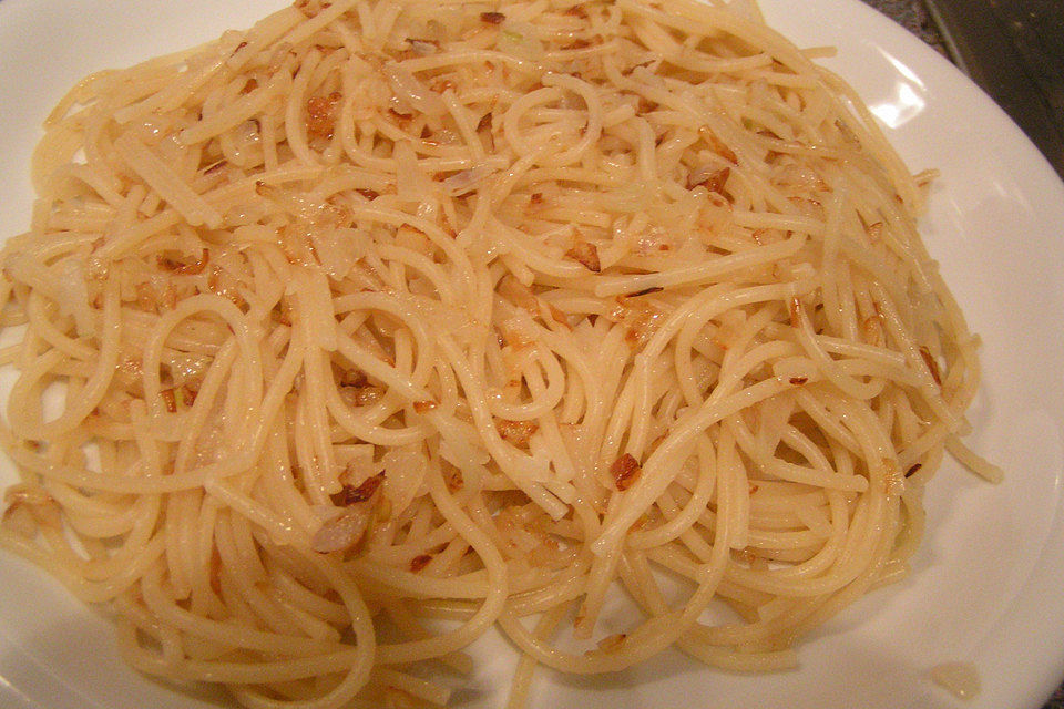 Spaghetti mit gerösteten Zwiebeln