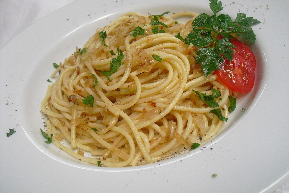 Spaghetti mit gerösteten Zwiebeln