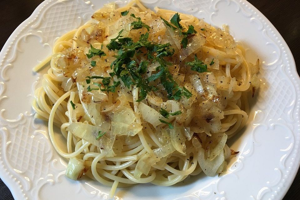 Spaghetti mit gerösteten Zwiebeln