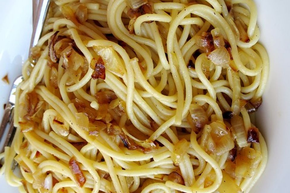 Spaghetti mit gerösteten Zwiebeln