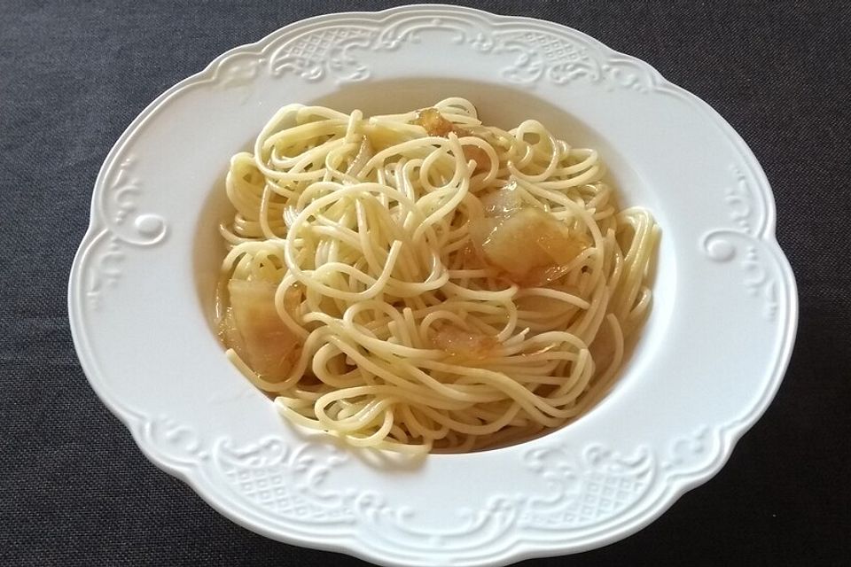 Spaghetti mit gerösteten Zwiebeln