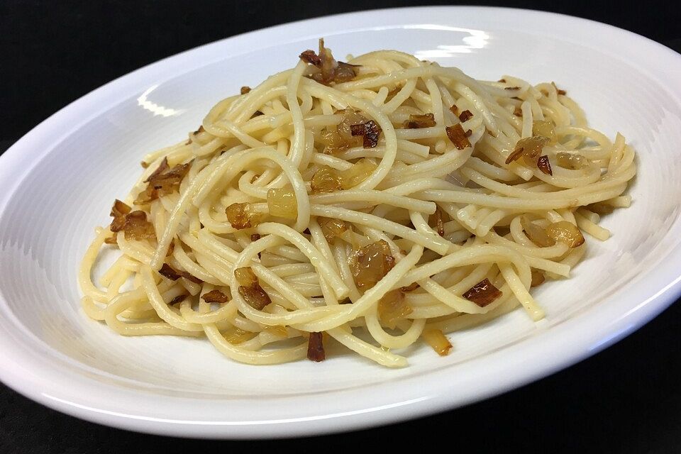 Spaghetti mit gerösteten Zwiebeln