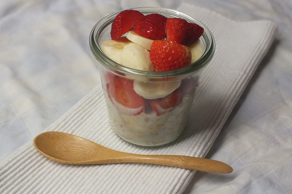 Bananen-Beeren-Porridge