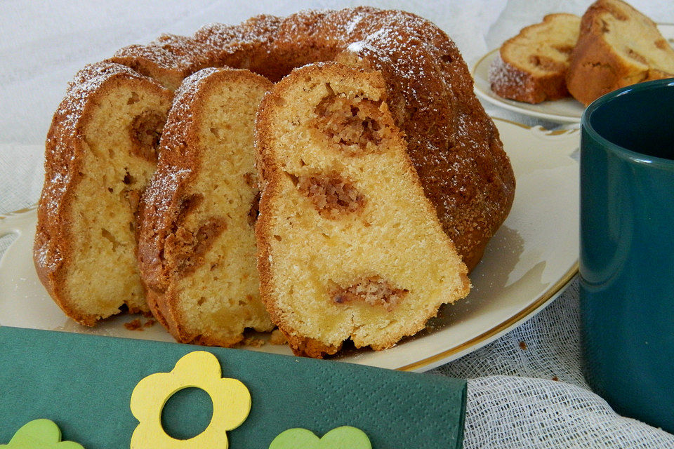 Eierlikörkuchen mit Amarettini