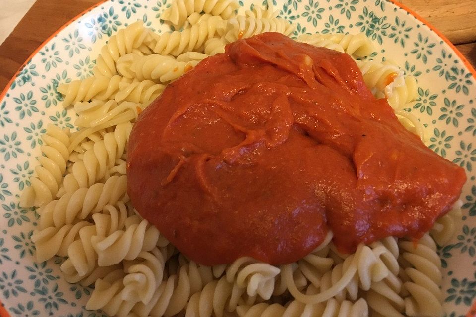 Nudeln mit 'süßer' Tomatensauce