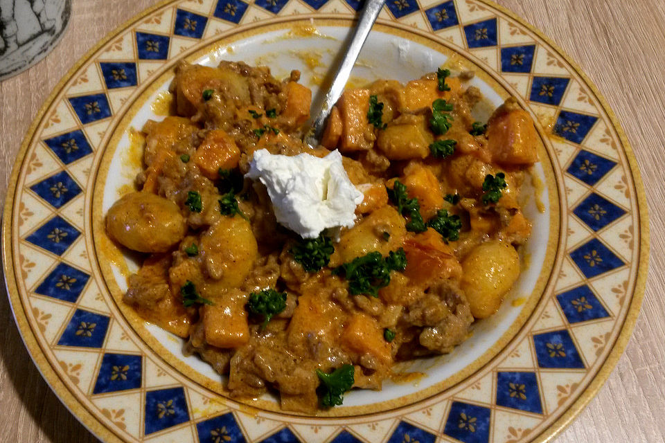 Gnocchi-Hackpfanne mit Süßkartoffeln