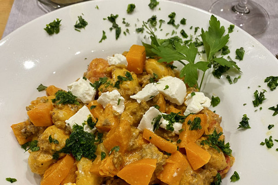 Gnocchi-Hackpfanne mit Süßkartoffeln