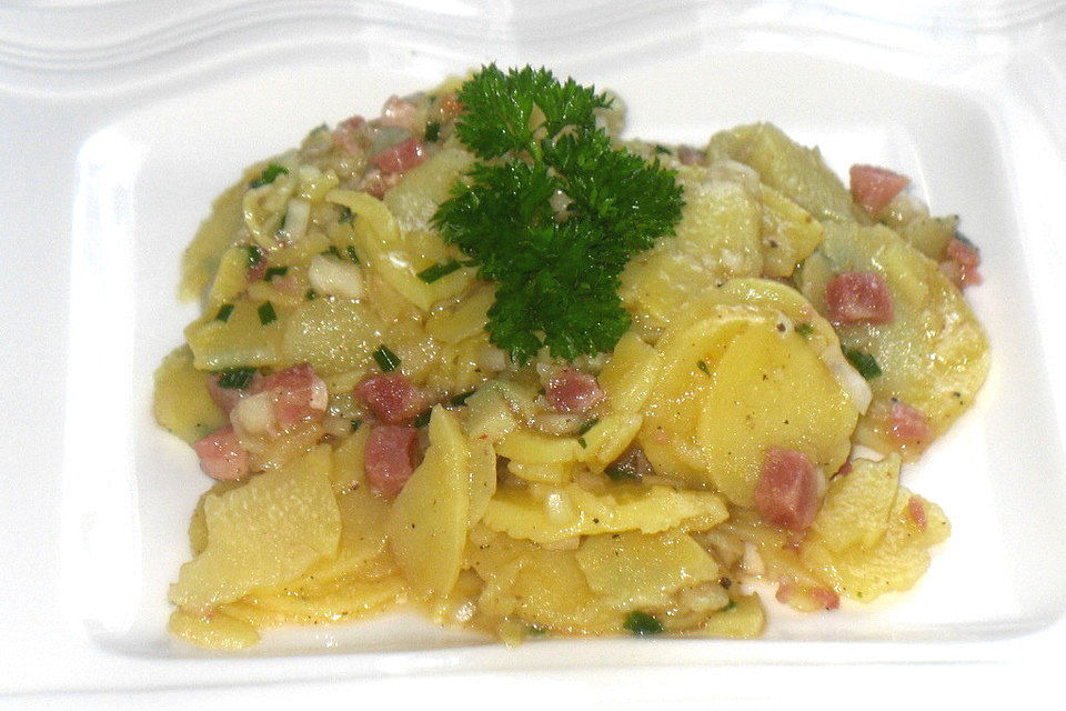 Kartoffelsalat mit Speck-Dressing