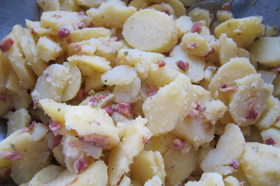 Kartoffelsalat mit Speck-Dressing