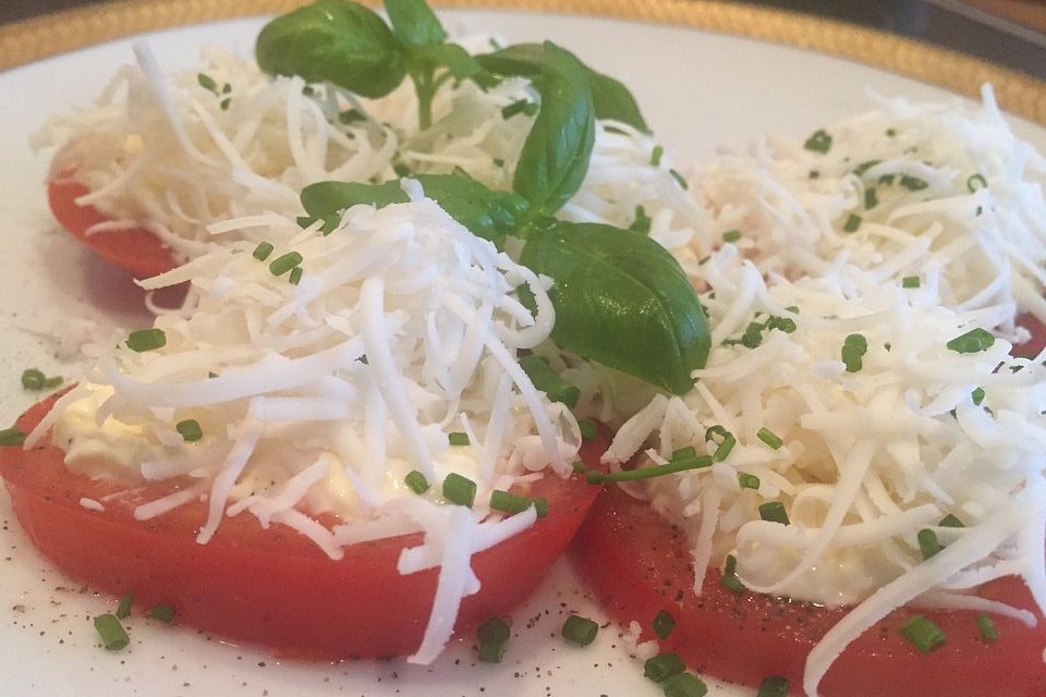 Tomaten unter Knoblauch-Mayo