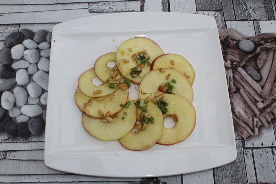 Apfel-Pinien-Carpaccio