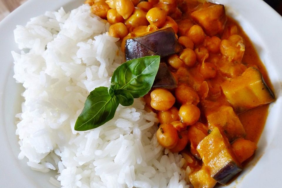 Veganes Auberginen-Kichererbsen-Curry