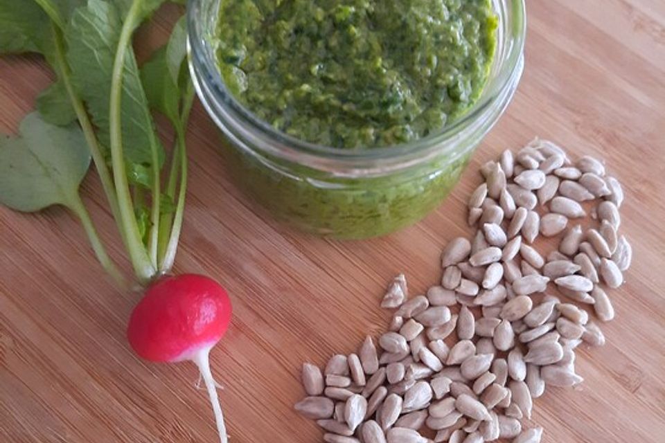 Pesto aus Radieschengrün